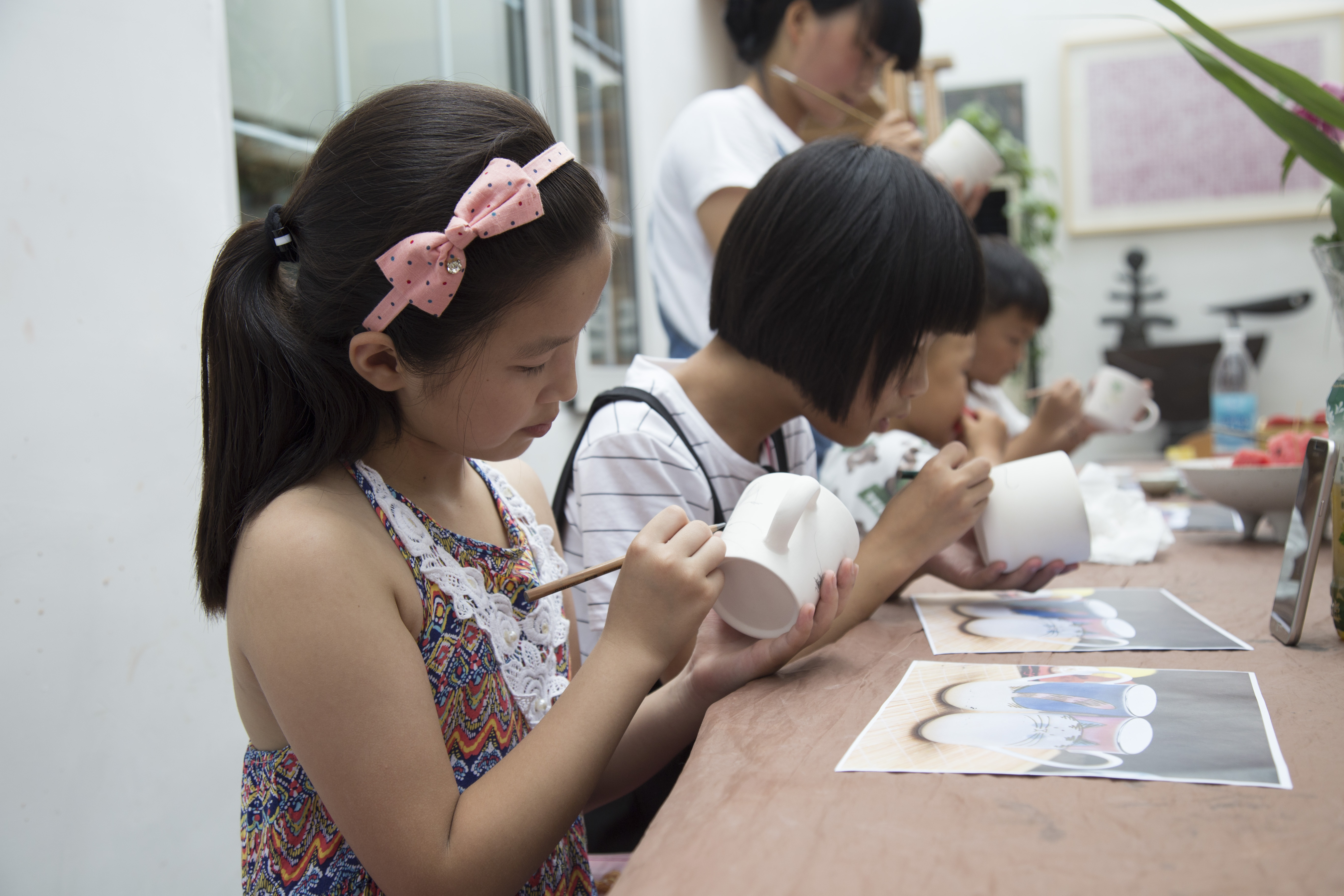 上海外来人口子女上学_城市小学不堪重负农村 空巢 外来务工人员子女入学问(3)